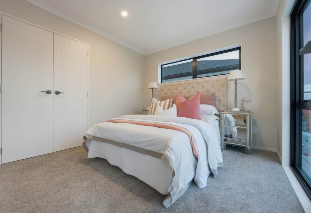 10-Year Master Build Guarantee, 3 LEGAL kitchens, 7 beds 5.5 baths house with 2 beds granny and double garage, 0.5 km to Te Uho o Te Nikau Primary School , 0.6 km to Ormiston Junior College, 0.7 km to Ormiston Senior College, 219B & 1/219B Murphys Road, Flat Bush, Auckland