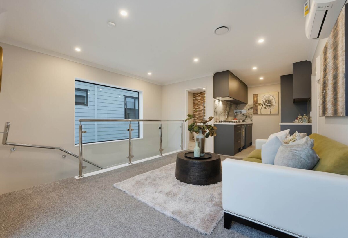 10-Year Master Build Guarantee, 3 LEGAL kitchens, 7 beds 5.5 baths house with 2 beds granny and double garage, 0.5 km to Te Uho o Te Nikau Primary School , 0.6 km to Ormiston Junior College, 0.7 km to Ormiston Senior College, 219B & 1/219B Murphys Road, Flat Bush, Auckland