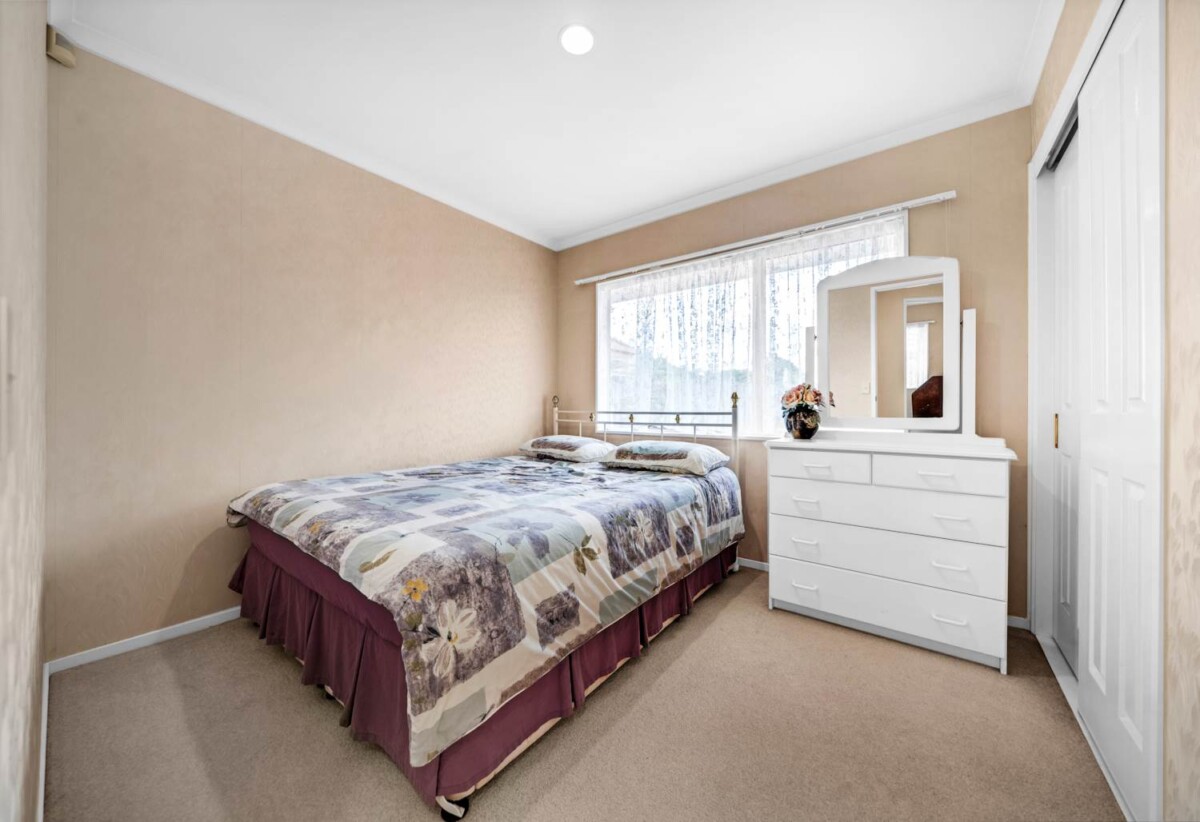 First Time on the Market in 29 years, Held and lovingly cared for by one owner since new, Brick and tile 4 beds 2 baths house on 670m2 section, close to schools, shopping centre, golf club, 7 Casabella Court, Northpark, Auckland