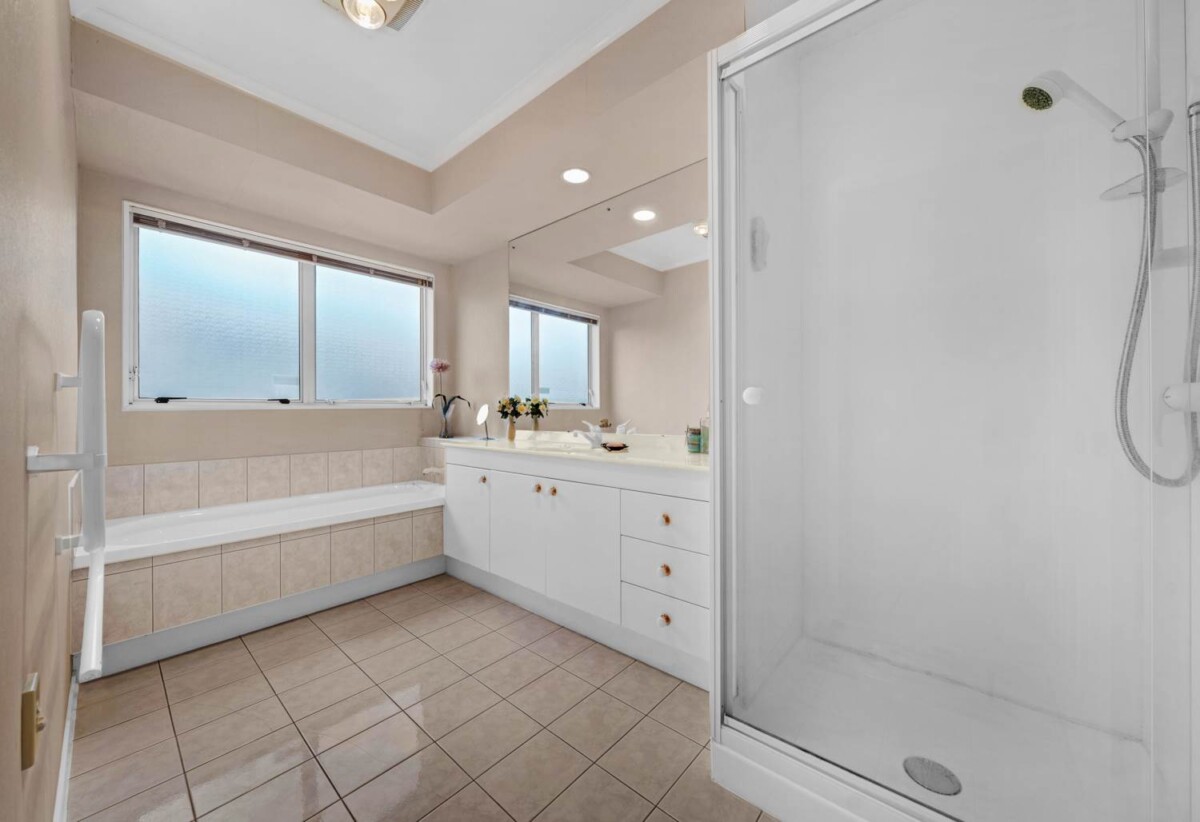 First Time on the Market in 29 years, Held and lovingly cared for by one owner since new, Brick and tile 4 beds 2 baths house on 670m2 section, close to schools, shopping centre, golf club, 7 Casabella Court, Northpark, Auckland