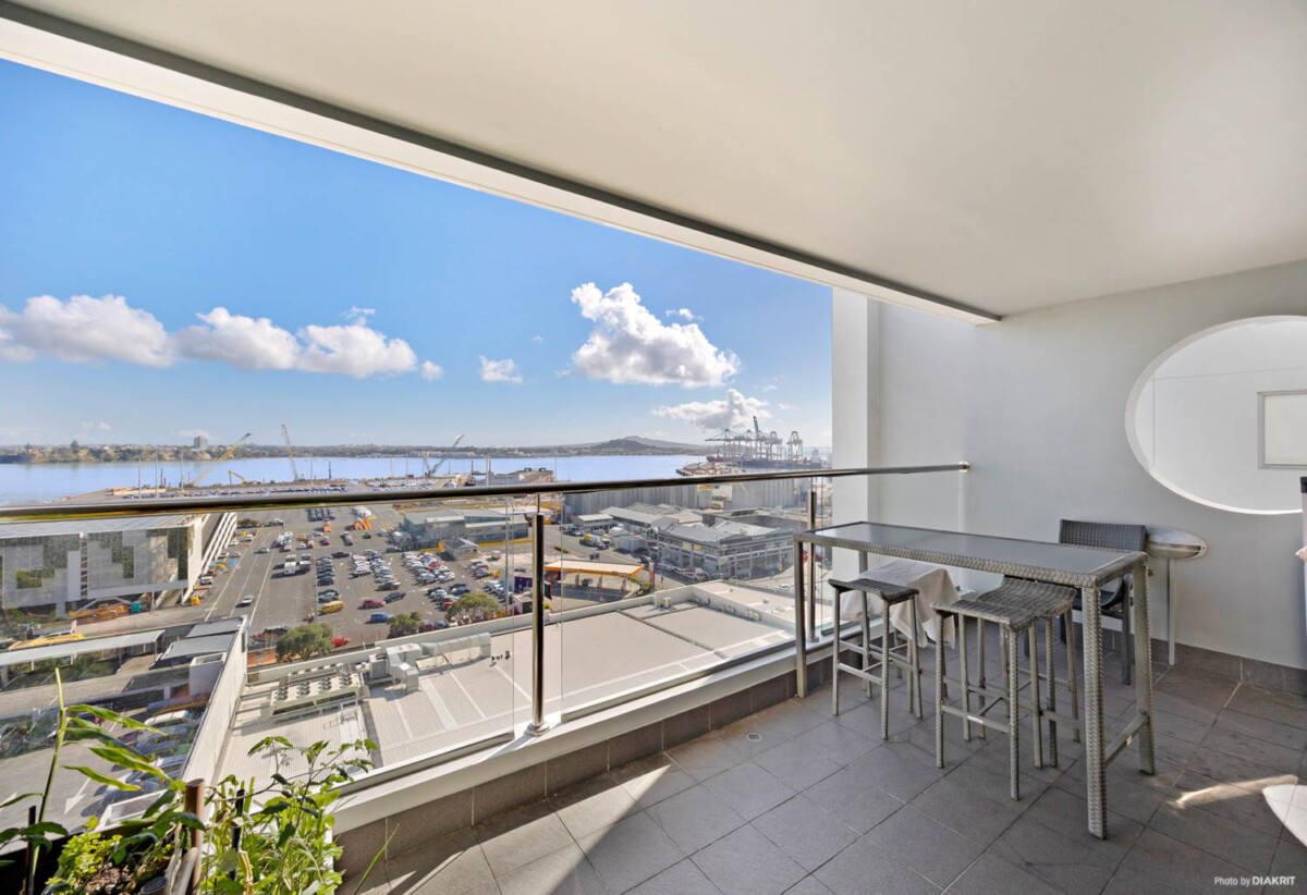 Auckland Girls’ Grammar School zone, 88m2 Leasehold 3 beds 2 baths 2 car parks apartment with Massive Seaview, 2.1 km to Auckland Girls’ Grammar School, 1308/18 Beach Road, City Centre, Auckland