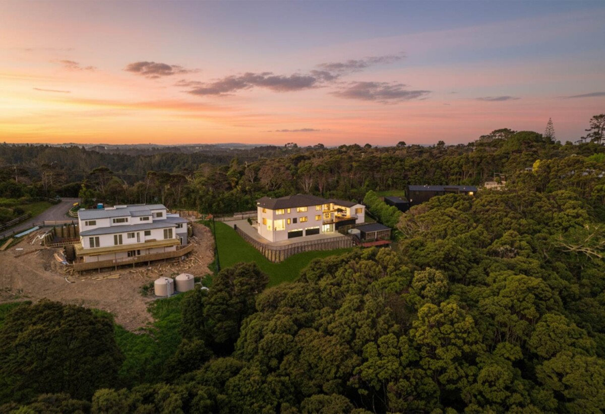681m2 luxury 5 beds 6 baths house with 2 office and a indoor pool on 4015m2 section, 2.1 km to Albany Senior High School, 2.9 km to Albany School, 4.2 km to Albany Junior High School, 237 Lonely Track Road, Albany, Auckland