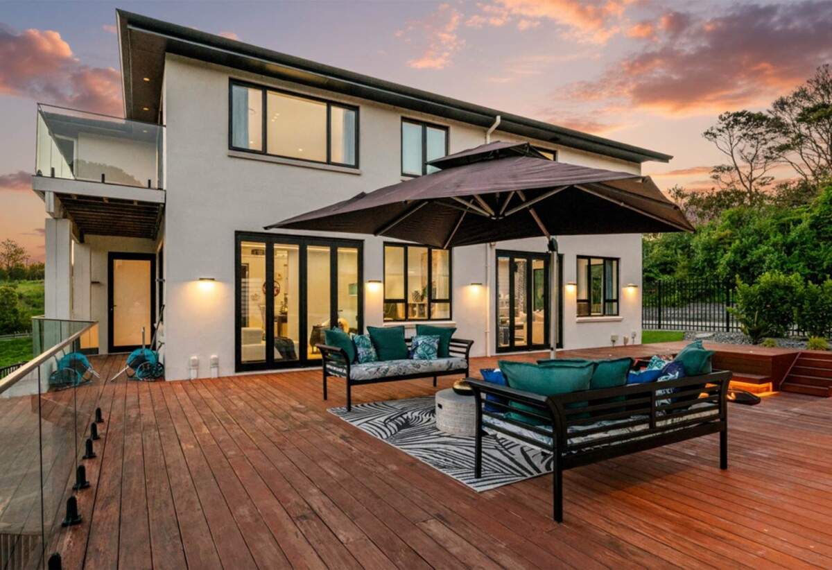 681m2 luxury 5 beds 6 baths house with 2 office and a indoor pool on 4015m2 section, 2.1 km to Albany Senior High School, 2.9 km to Albany School, 4.2 km to Albany Junior High School, 237 Lonely Track Road, Albany, Auckland