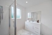 Renovated 3 beds 1 bath house with garage on 502m2 section, Minutes from Lunn Avenue amenities, Ellerslie Village, and Sylvia Park shopping, 0.7 km to Stanhope Road School, 428 Ellerslie Panmure Highway, Mt Wellington, Auckland