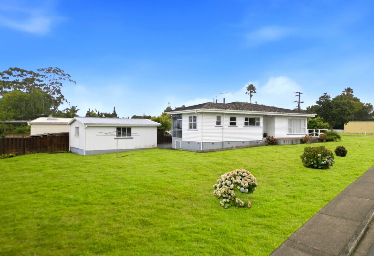 3 beds house on 857m2 section, Prime Corner Site in M/H Urban Zone on PC 120, 0.4 km to Rutherford College, 0.5 km to Rutherford School, 1.2 km to Te Atatu Intermediate, 46 Gloria Avenue, Te Atatu Peninsula, Auckland