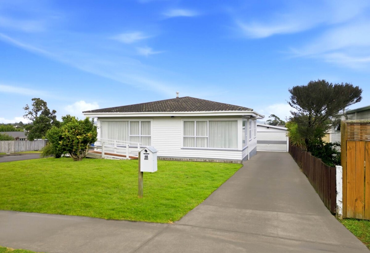 3 beds house on 857m2 section, Prime Corner Site in M/H Urban Zone on PC 120, 0.4 km to Rutherford College, 0.5 km to Rutherford School, 1.2 km to Te Atatu Intermediate, 46 Gloria Avenue, Te Atatu Peninsula, Auckland