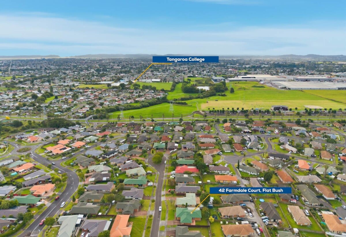 Brick and tile 4 beds 2 baths house with double garage on 495m2 section, 0.9 km to Tangaroa College and Chapel Downs School, 1.5 km to Sancta Maria College, 42 Farmdale Court, Flat Bush, Auckland