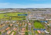 Brick and tile 4 beds 2 baths house with double garage on 495m2 section, 0.9 km to Tangaroa College and Chapel Downs School, 1.5 km to Sancta Maria College, 42 Farmdale Court, Flat Bush, Auckland