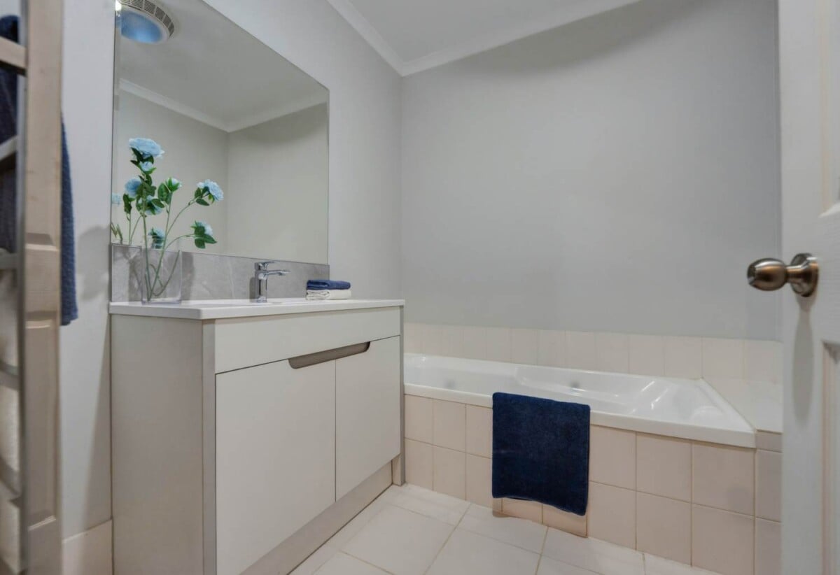 Brick and tile 4 beds 2 baths house with double garage on 495m2 section, 0.9 km to Tangaroa College and Chapel Downs School, 1.5 km to Sancta Maria College, 42 Farmdale Court, Flat Bush, Auckland
