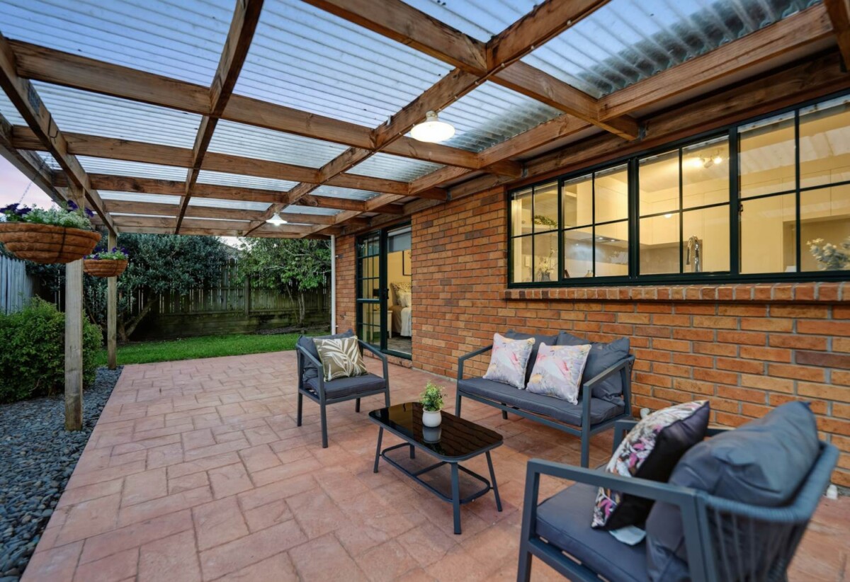 Brick and tile 4 beds 2 baths house with double garage on 495m2 section, 0.9 km to Tangaroa College and Chapel Downs School, 1.5 km to Sancta Maria College, 42 Farmdale Court, Flat Bush, Auckland