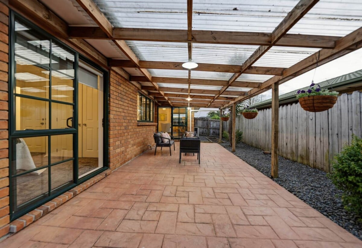 Brick and tile 4 beds 2 baths house with double garage on 495m2 section, 0.9 km to Tangaroa College and Chapel Downs School, 1.5 km to Sancta Maria College, 42 Farmdale Court, Flat Bush, Auckland