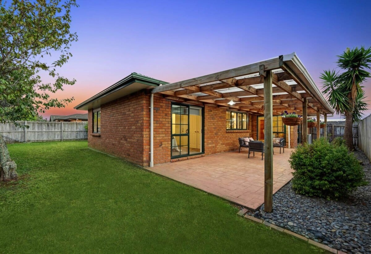 Brick and tile 4 beds 2 baths house with double garage on 495m2 section, 0.9 km to Tangaroa College and Chapel Downs School, 1.5 km to Sancta Maria College, 42 Farmdale Court, Flat Bush, Auckland