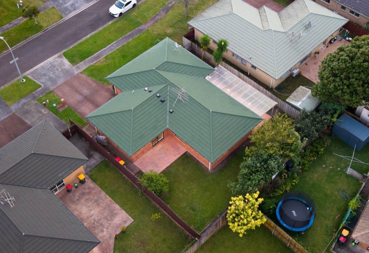 Brick and tile 4 beds 2 baths house with double garage on 495m2 section, 0.9 km to Tangaroa College and Chapel Downs School, 1.5 km to Sancta Maria College, 42 Farmdale Court, Flat Bush, Auckland