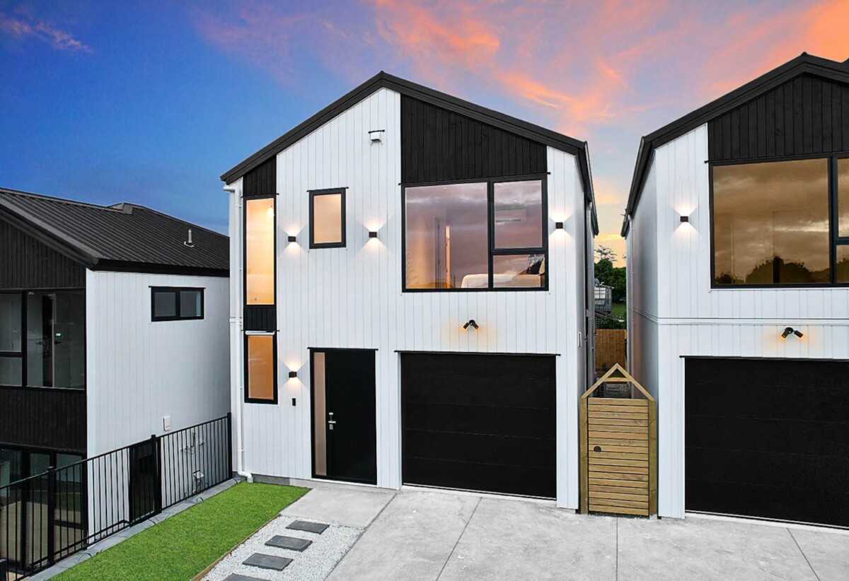 Move-in ready, 10-Year Builder Warranty, brandnew standalone 4 beds 2.5 baths home with garage, on 164m2 section, 0.3 km to Sunny Hills School, 0.9 km to Farm Cove Intermediate, 1.5 km to Pakuranga College, Lot 3, 1 Imatra Place, Sunnyhills, Auckland