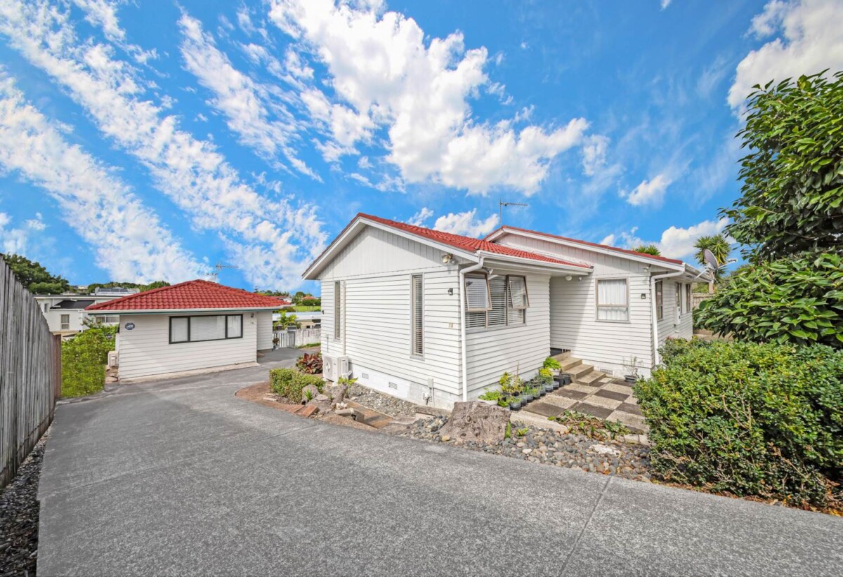 Once in 24 years, Macleans, 885m² with Services, Two Dwellings (5 beds 2 baths main house + 2 beds 1 bath second dwelling), 0.1 km to Macleans Primary School, 0.6 km to Bucklands Beach Intermediate, 0.7 km to Macleans College, 70 Priestley Drive, Bucklands Beach, Auckland