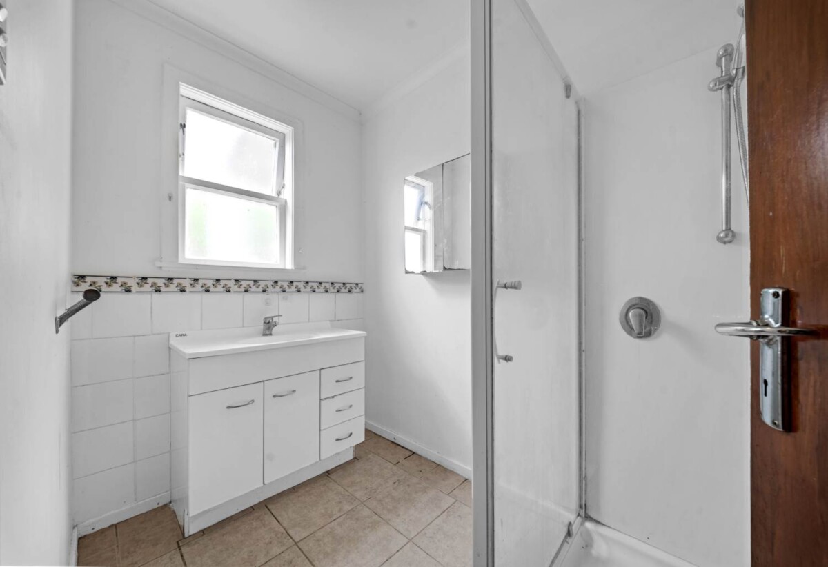 3 beds house on 693m2 section, THAB zone, with RC approved for 4 standalone home, 0.2 km to Wesley Intermediate and Wesley Primary School, 1.9 km to Mt Albert Grammar School, 2 Galbraith Street, Mt Roskill, Auckland