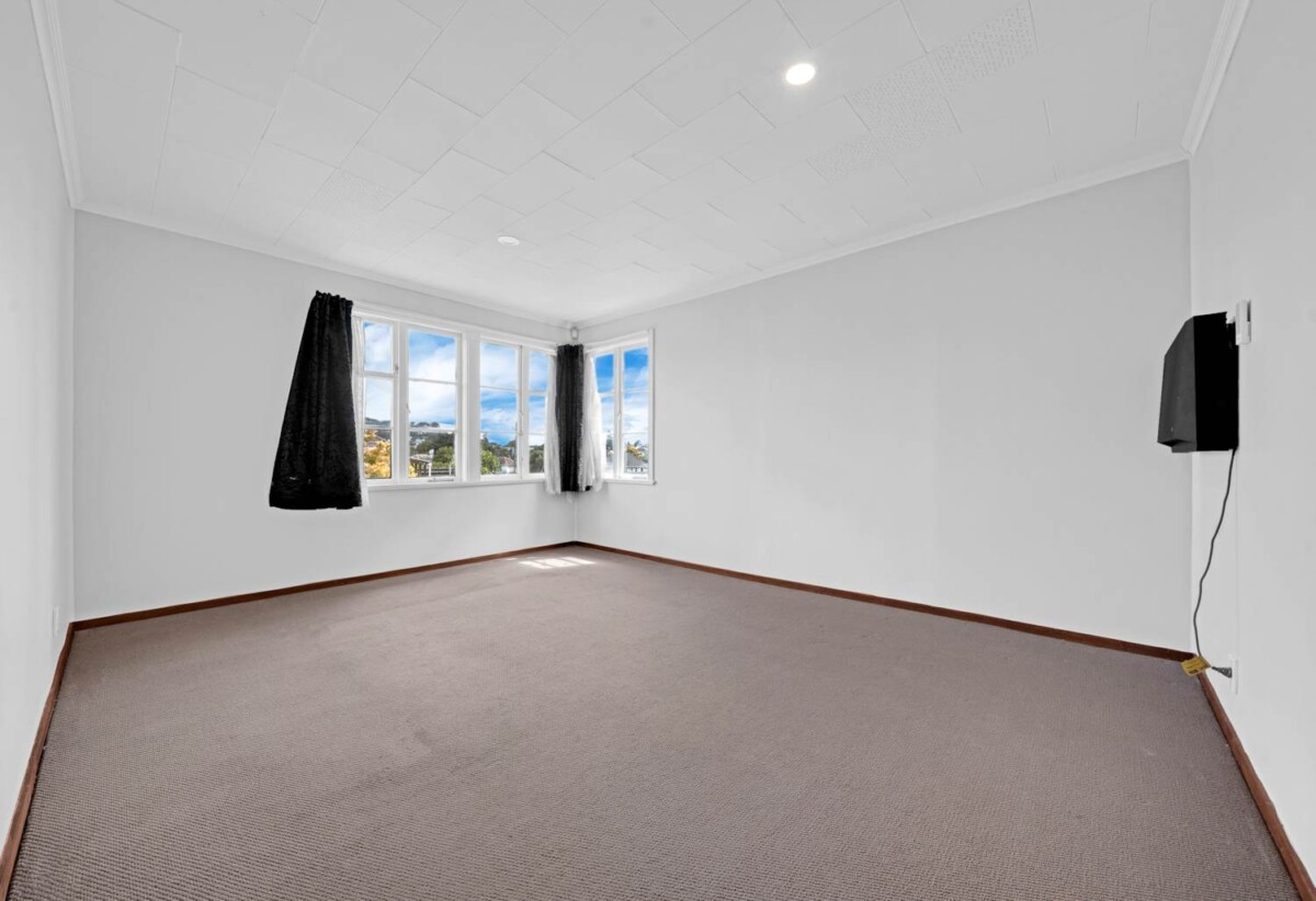 3 beds house on 693m2 section, THAB zone, with RC approved for 4 standalone home, 0.2 km to Wesley Intermediate and Wesley Primary School, 1.9 km to Mt Albert Grammar School, 2 Galbraith Street, Mt Roskill, Auckland