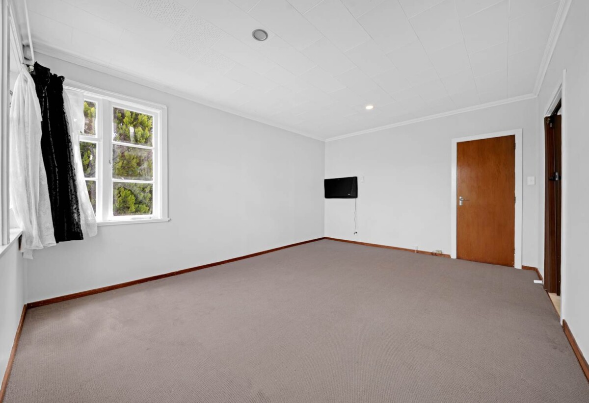 3 beds house on 693m2 section, THAB zone, with RC approved for 4 standalone home, 0.2 km to Wesley Intermediate and Wesley Primary School, 1.9 km to Mt Albert Grammar School, 2 Galbraith Street, Mt Roskill, Auckland