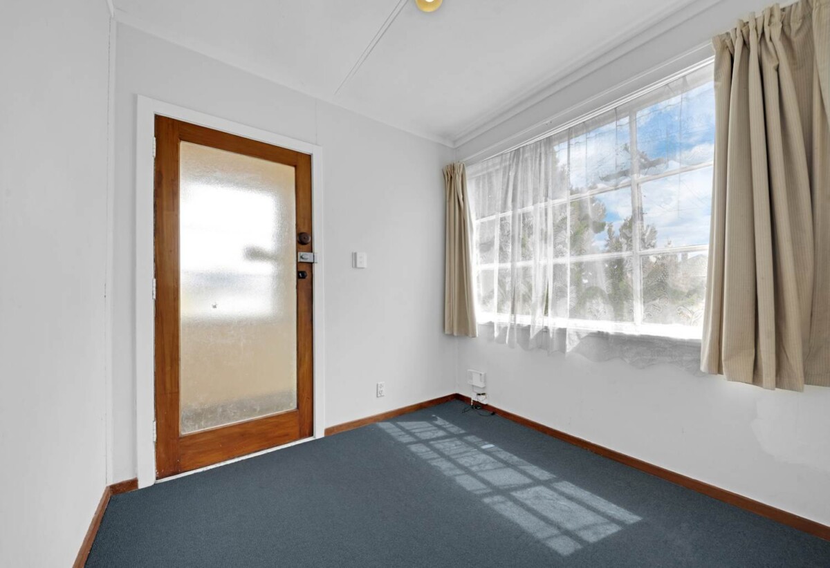 3 beds house on 693m2 section, THAB zone, with RC approved for 4 standalone home, 0.2 km to Wesley Intermediate and Wesley Primary School, 1.9 km to Mt Albert Grammar School, 2 Galbraith Street, Mt Roskill, Auckland