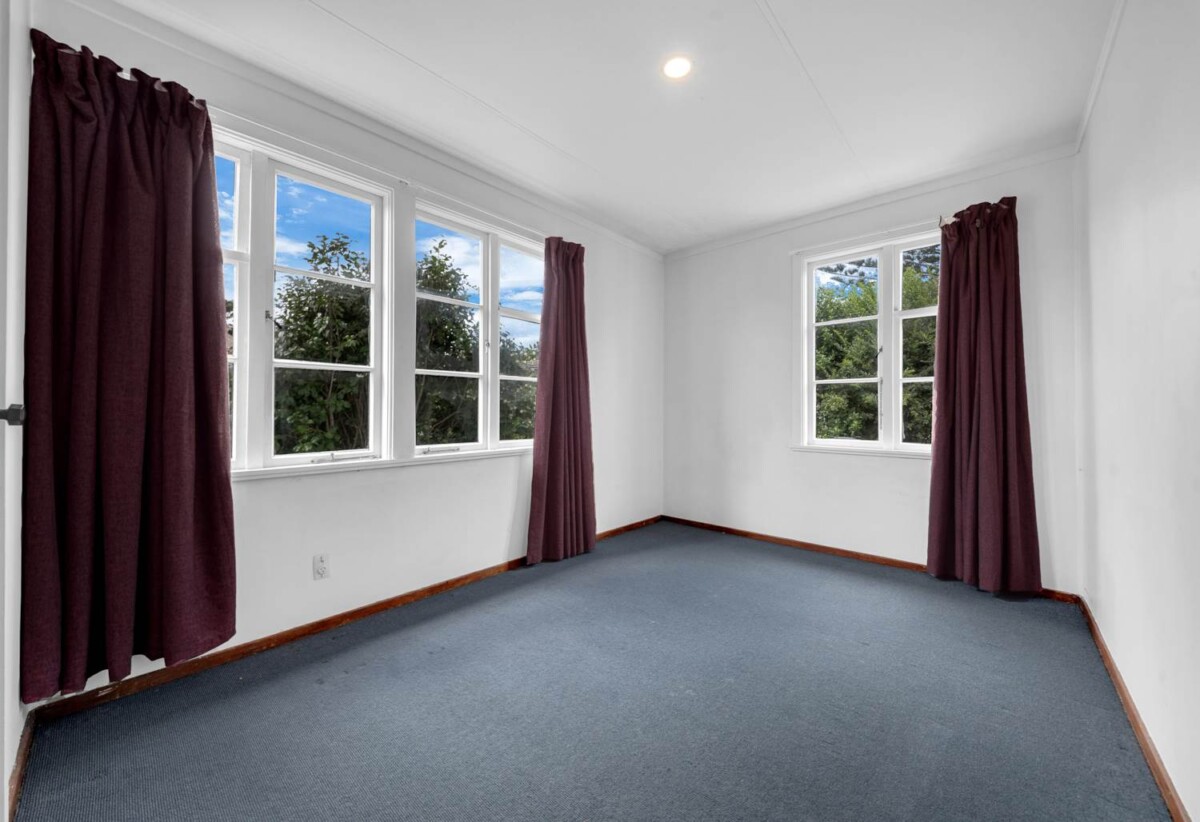 3 beds house on 693m2 section, THAB zone, with RC approved for 4 standalone home, 0.2 km to Wesley Intermediate and Wesley Primary School, 1.9 km to Mt Albert Grammar School, 2 Galbraith Street, Mt Roskill, Auckland