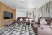 Brick and tile 2 beds 1 bath home, close to schools, Half Moon Bay ferry terminal, shopping centre, 0.2 km to Pakuranga College, 0.6 km to Wakaaranga School, 0.8 km to Farm Cove Intermediate, 1/162 Pigeon Mountain Road, Half Moon Bay, Auckland
