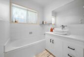 Brick and tile 2 beds 1 bath home, close to schools, Half Moon Bay ferry terminal, shopping centre, 0.2 km to Pakuranga College, 0.6 km to Wakaaranga School, 0.8 km to Farm Cove Intermediate, 1/162 Pigeon Mountain Road, Half Moon Bay, Auckland