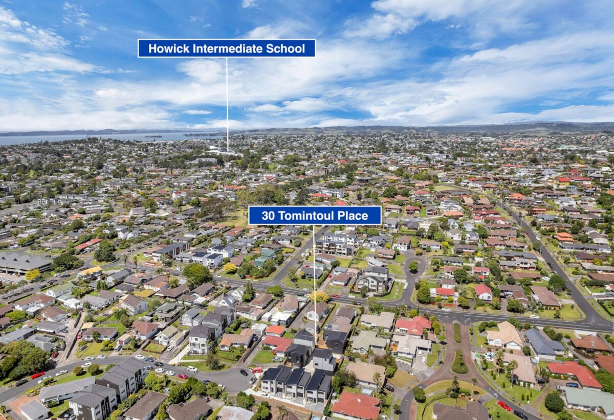 179m2 brandnew standalone 5 beds 3 baths house with 2 car parks, deck and backyard, walks to Highland Park Shopping Centre, Pak’n Save, 0.7 km to Pakuranga College, 0.9 km to Howick Primary School, 1 km to Howick Intermediate, 30D Tomintoul Place, Highland Park, Auckland