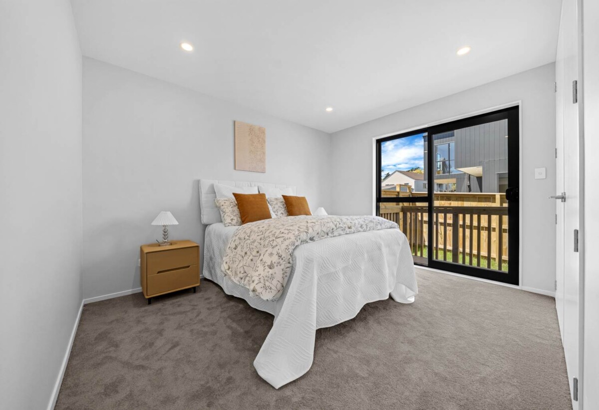 Brandnew standalone 4 beds 4 baths home with garage, deck and backyard, walks to Highland Park Shopping Centre, Pak’n Save, 0.7 km to Pakuranga College, 0.9 km to Howick Primary School, 1 km to Howick Intermediate, 30C Tomintoul Place, Highland Park, Auckland