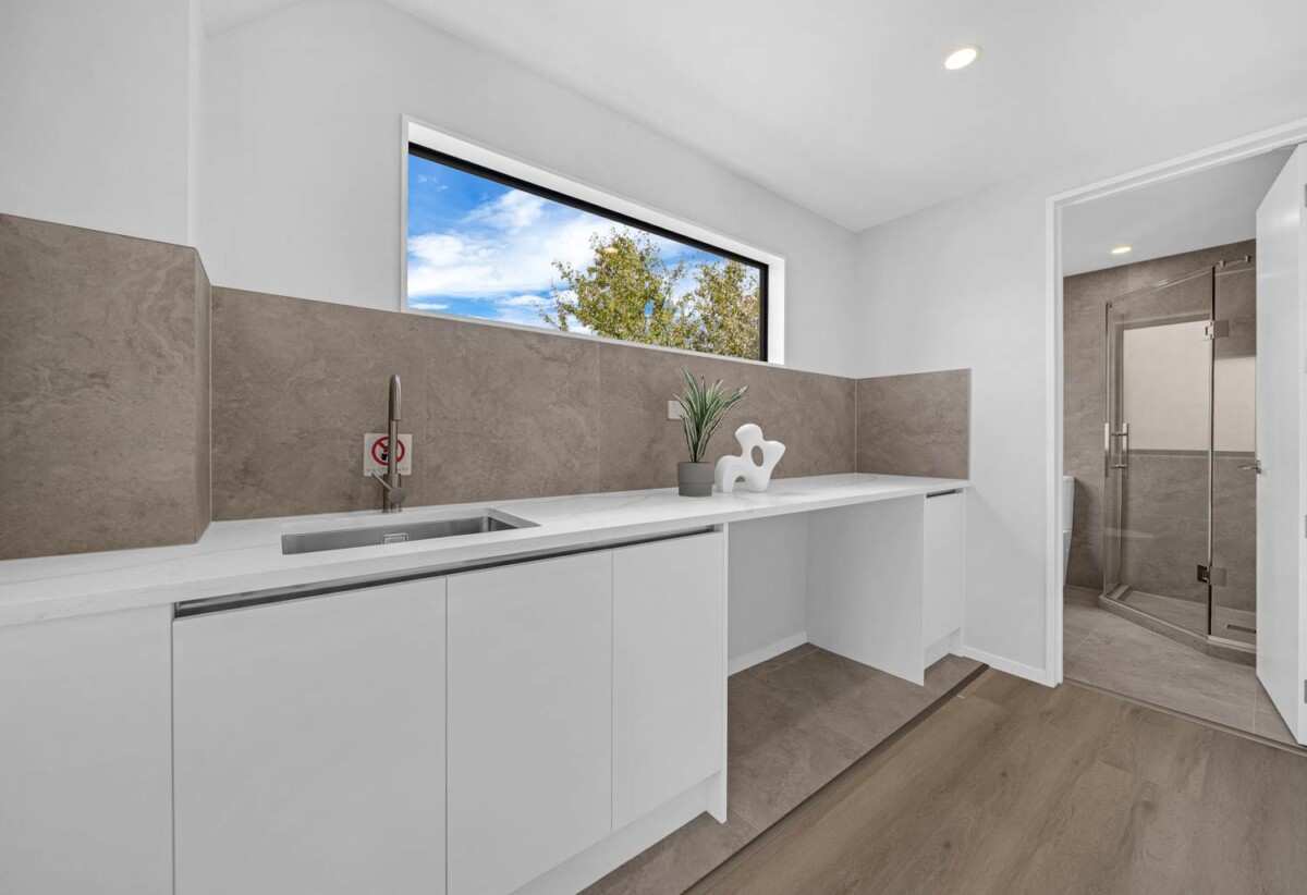 Brandnew standalone 4 beds 4 baths home with garage, deck and backyard, walks to Highland Park Shopping Centre, Pak’n Save, 0.7 km to Pakuranga College, 0.9 km to Howick Primary School, 1 km to Howick Intermediate, 30C Tomintoul Place, Highland Park, Auckland
