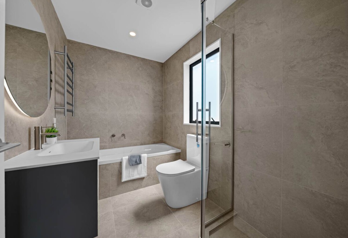 Brandnew standalone 4 beds 4 baths home with garage, deck and backyard, walks to Highland Park Shopping Centre, Pak’n Save, 0.7 km to Pakuranga College, 0.9 km to Howick Primary School, 1 km to Howick Intermediate, 30C Tomintoul Place, Highland Park, Auckland