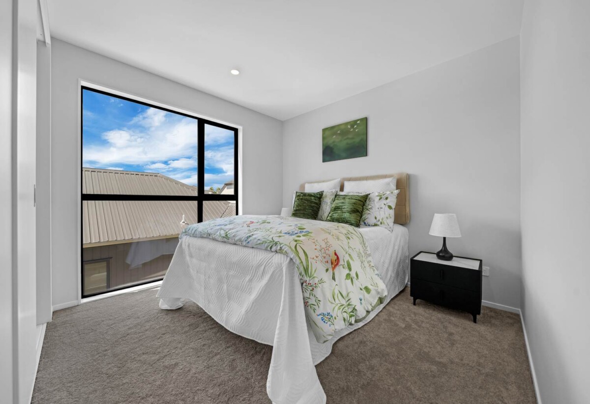 Brandnew standalone 4 beds 4 baths home with garage, deck and backyard, walks to Highland Park Shopping Centre, Pak’n Save, 0.7 km to Pakuranga College, 0.9 km to Howick Primary School, 1 km to Howick Intermediate, 30C Tomintoul Place, Highland Park, Auckland