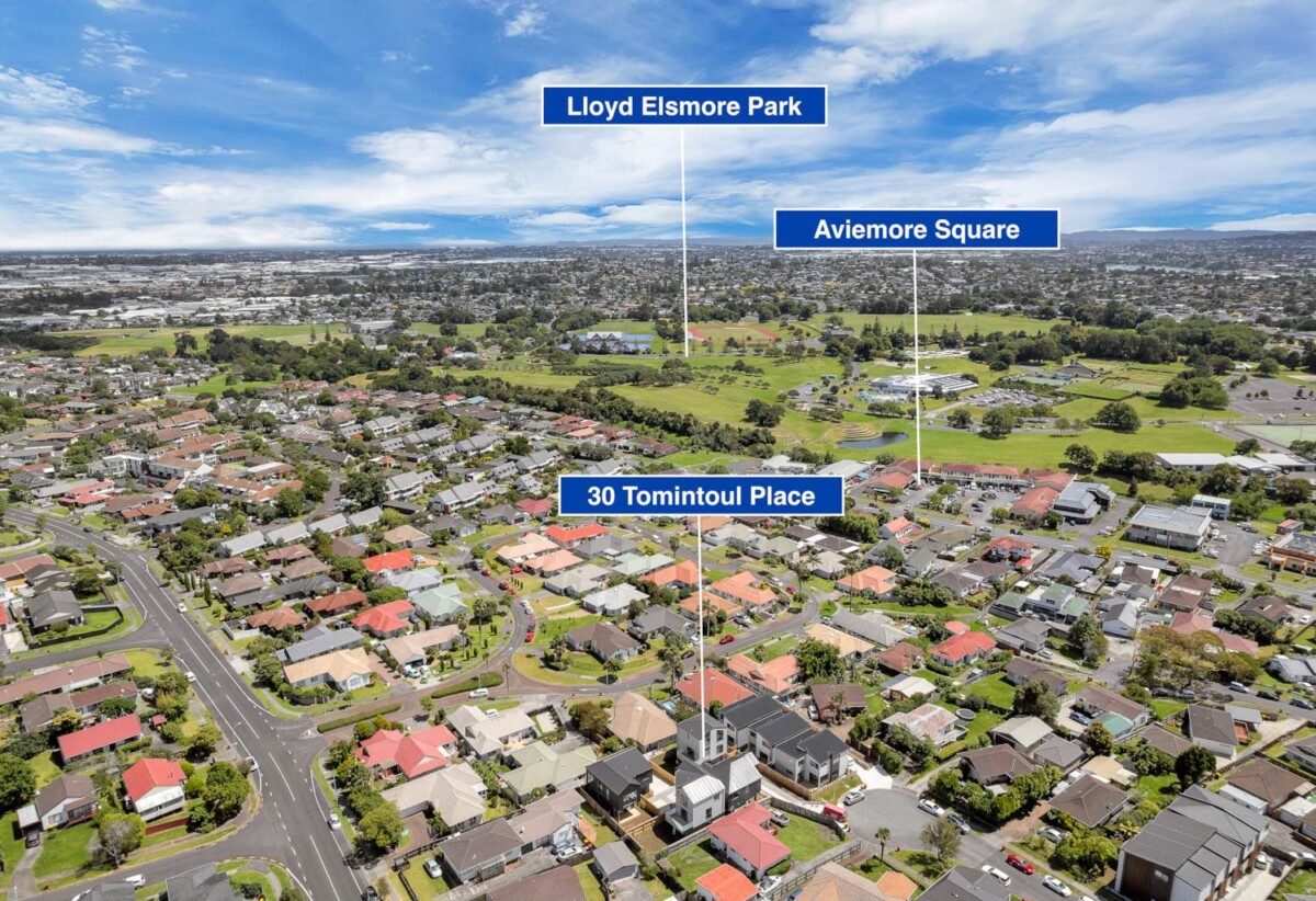Brandnew standalone 4 beds 4 baths home with garage, deck and backyard, walks to Highland Park Shopping Centre, Pak’n Save, 0.7 km to Pakuranga College, 0.9 km to Howick Primary School, 1 km to Howick Intermediate, 30C Tomintoul Place, Highland Park, Auckland