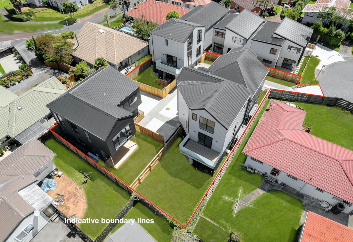 Brandnew standalone 4 beds 4 baths home with garage, deck and backyard, walks to Highland Park Shopping Centre, Pak’n Save, 0.7 km to Pakuranga College, 0.9 km to Howick Primary School, 1 km to Howick Intermediate, 30B Tomintoul Place, Highland Park, Auckland