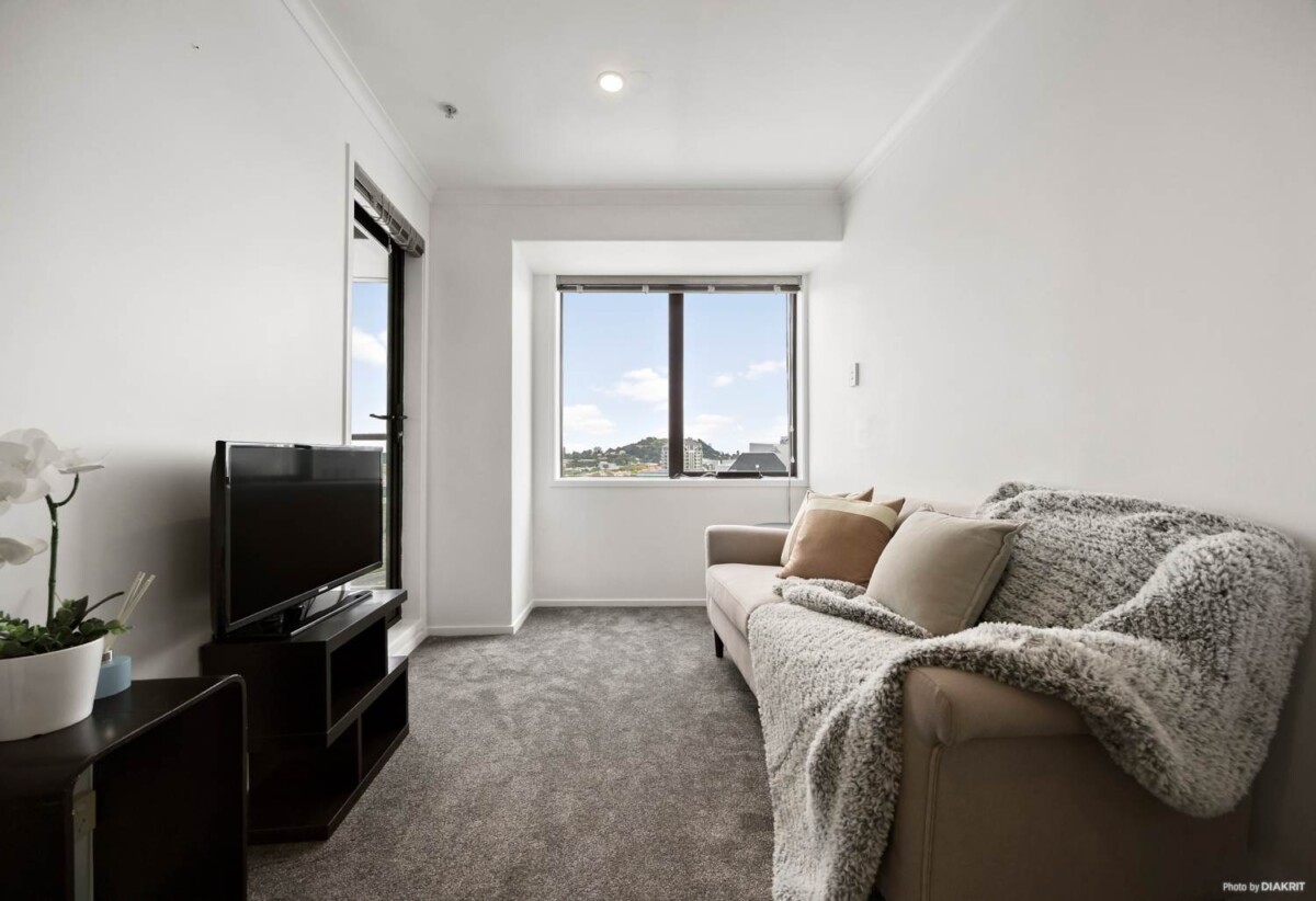 Auckland Grammar and Auckland Girls’ Grammar School zone, 36 m2 freehold Corner Penthouse 2 beds 1 bath apartment in Uni Precinct, 1603/96 Symonds Street, Grafton, Auckland