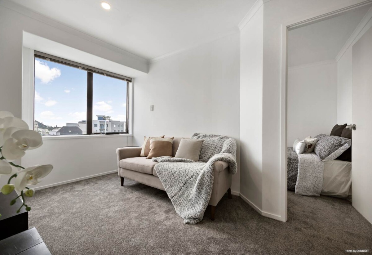 Auckland Grammar and Auckland Girls’ Grammar School zone, 36 m2 freehold Corner Penthouse 2 beds 1 bath apartment in Uni Precinct, 1603/96 Symonds Street, Grafton, Auckland