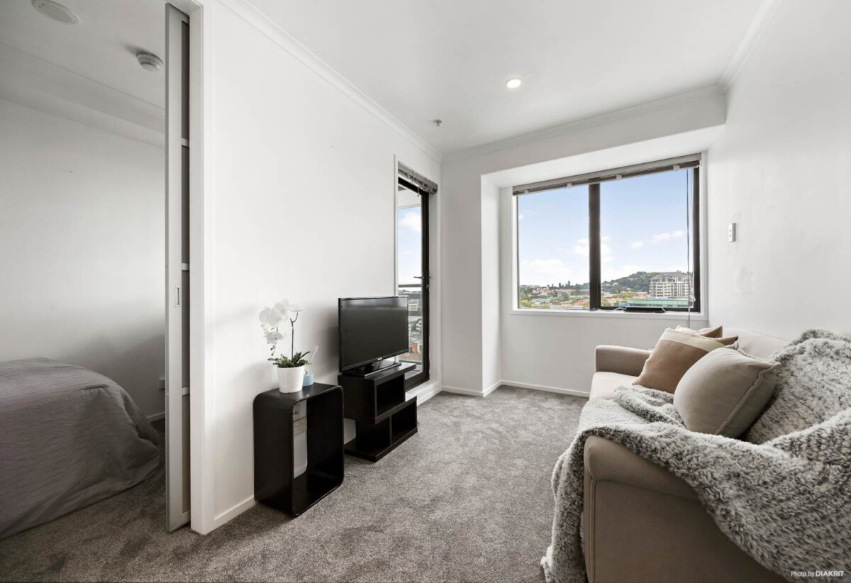 Auckland Grammar and Auckland Girls’ Grammar School zone, 36 m2 freehold Corner Penthouse 2 beds 1 bath apartment in Uni Precinct, 1603/96 Symonds Street, Grafton, Auckland