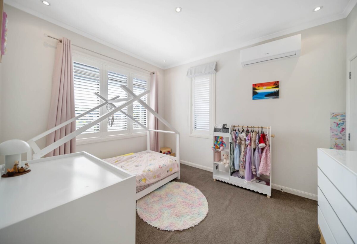 VENDORS PURCHASED ELSEWHERE – MUST BE SOLD, 4 beds 2.5 baths house with double garage on 320m2 section, close to shops, schools, reserves, 0.8 km to Hingaia Peninsula School, 1 km to Rosehill Intermediate, 1.1 km to Rosehill College, 24 Trecarne Street, Karaka, Auckland