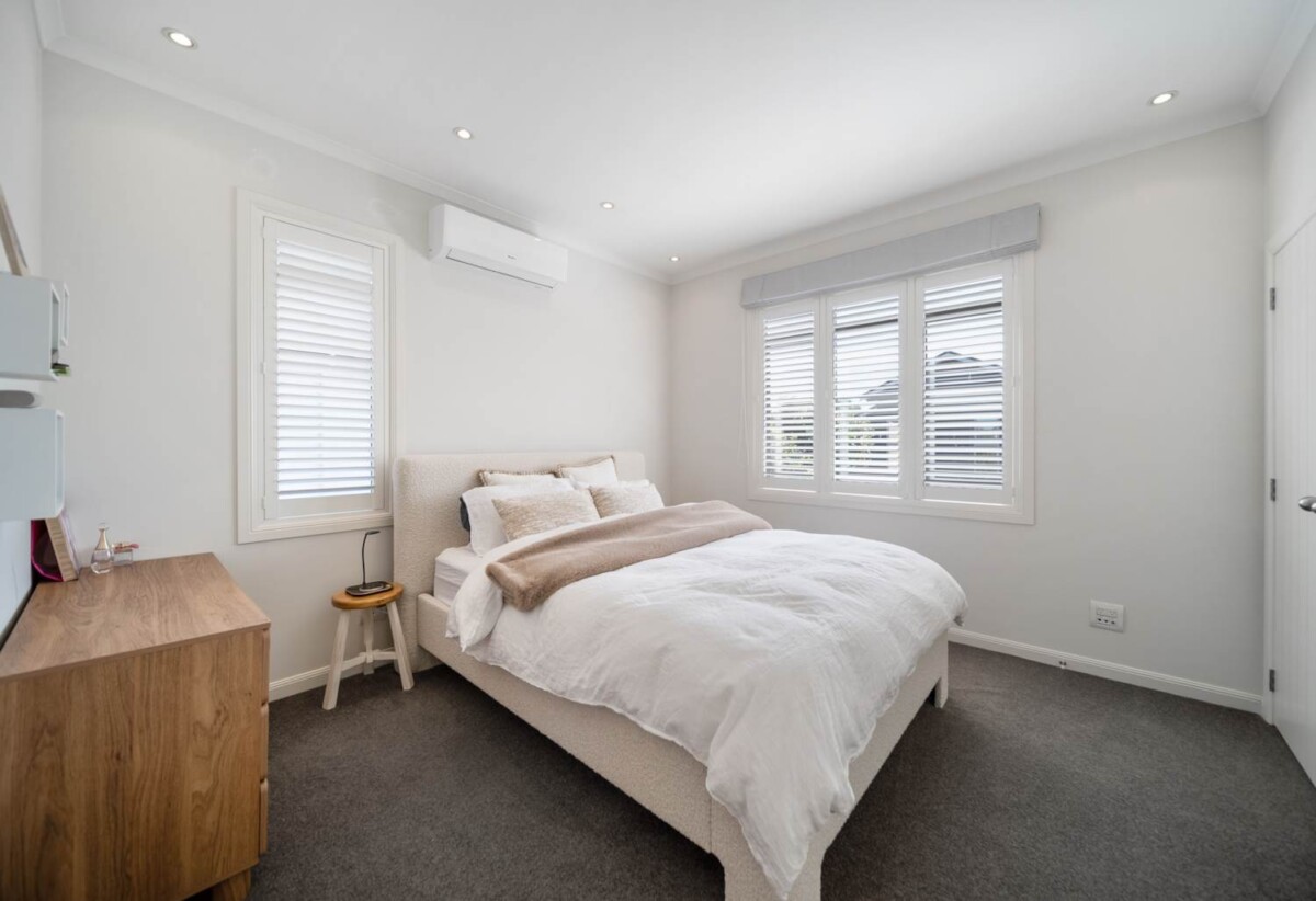 VENDORS PURCHASED ELSEWHERE – MUST BE SOLD, 4 beds 2.5 baths house with double garage on 320m2 section, close to shops, schools, reserves, 0.8 km to Hingaia Peninsula School, 1 km to Rosehill Intermediate, 1.1 km to Rosehill College, 24 Trecarne Street, Karaka, Auckland