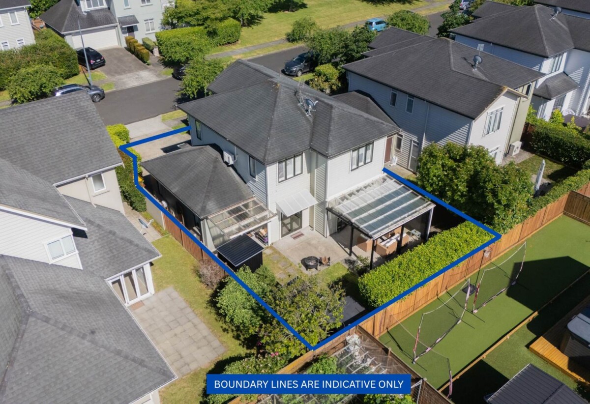 VENDORS PURCHASED ELSEWHERE – MUST BE SOLD, 4 beds 2.5 baths house with double garage on 320m2 section, close to shops, schools, reserves, 0.8 km to Hingaia Peninsula School, 1 km to Rosehill Intermediate, 1.1 km to Rosehill College, 24 Trecarne Street, Karaka, Auckland