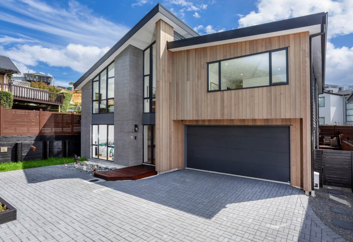 Flat Land | Rangitoto Zone, Brandnew standalone 5 beds 4.5 baths house with 1 bed granny, close to Albany Mall, schools motorway access, 1 km to Pinehill School (Browns Bay), 1.3 km to Rangitoto College, 3B Serrata Place, Browns Bay, Auckland