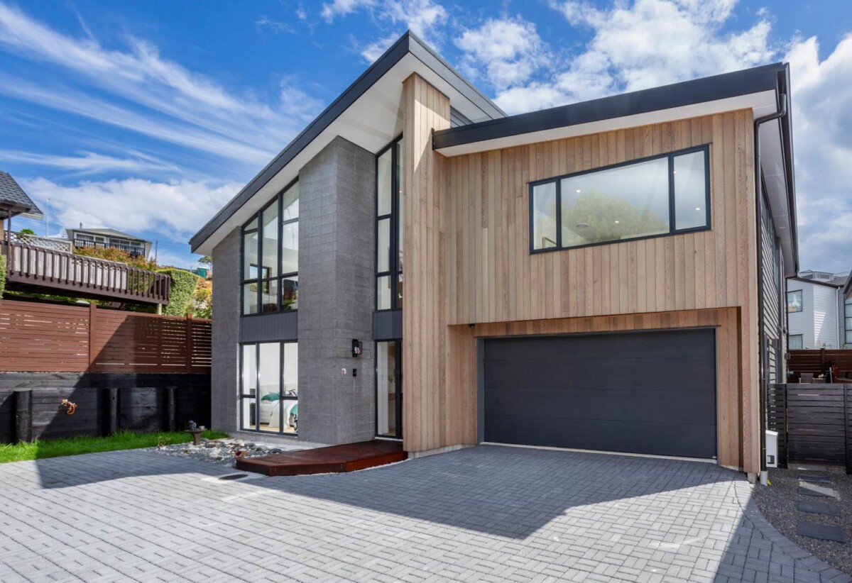 Flat Land | Rangitoto Zone, Brandnew standalone 5 beds 4.5 baths house with 1 bed granny, close to Albany Mall, schools motorway access, 1 km to Pinehill School (Browns Bay), 1.3 km to Rangitoto College, 3B Serrata Place, Browns Bay, Auckland