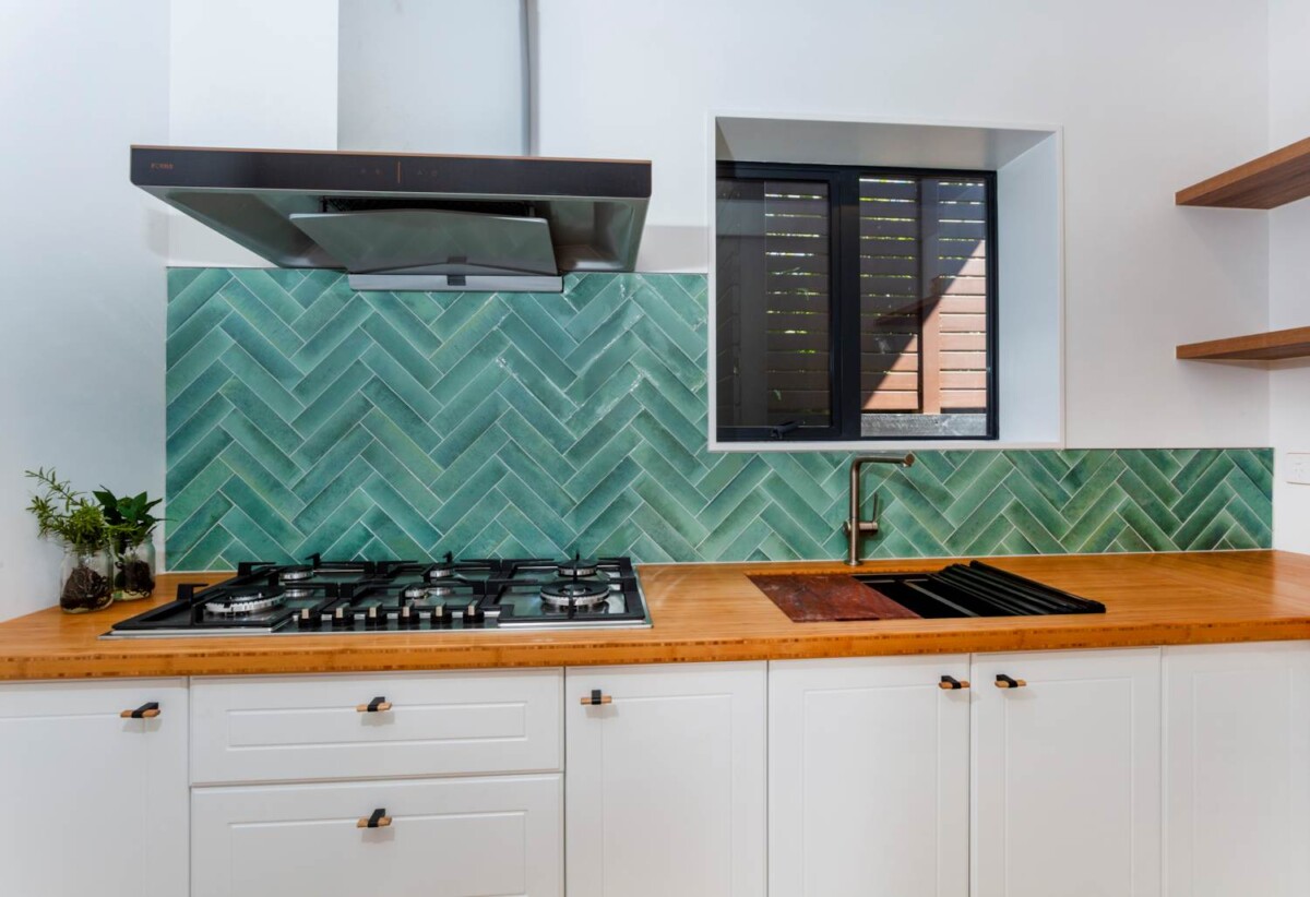 Flat Land | Rangitoto Zone, Brandnew standalone 5 beds 4.5 baths house with 1 bed granny, close to Albany Mall, schools motorway access, 1 km to Pinehill School (Browns Bay), 1.3 km to Rangitoto College, 3B Serrata Place, Browns Bay, Auckland