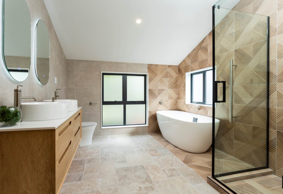 Flat Land | Rangitoto Zone, Brandnew standalone 5 beds 4.5 baths house with 1 bed granny, close to Albany Mall, schools motorway access, 1 km to Pinehill School (Browns Bay), 1.3 km to Rangitoto College, 3B Serrata Place, Browns Bay, Auckland