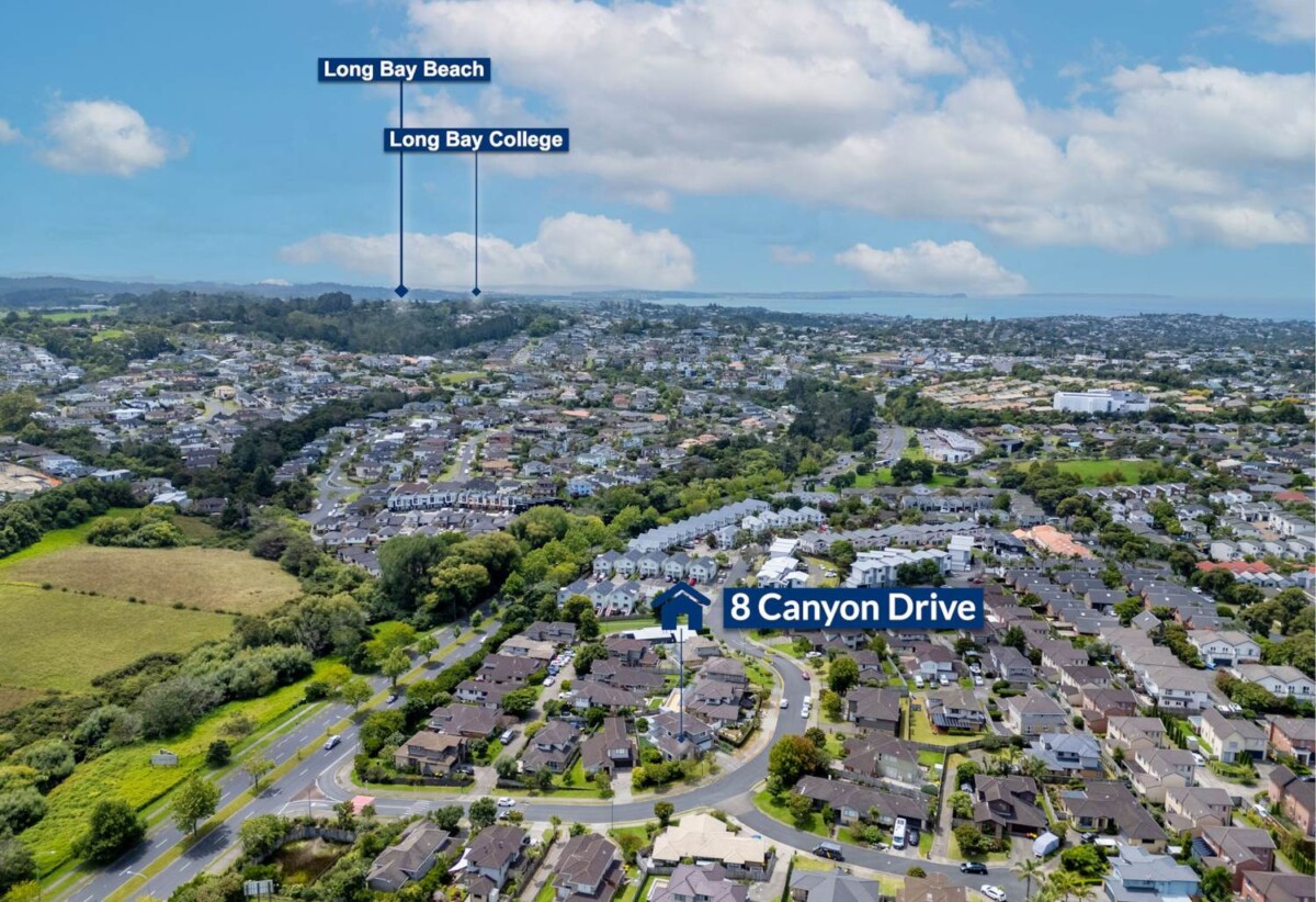Renovation throughout 4 beds + study 2.5 baths house on 500m2 section, moments from excellent schools, Westfield Shopping Centre, schools, 0.2 km to Oteha Valley School, 0.7 km to Northcross Intermediate, 8 Canyon Drive, Albany, Auckland