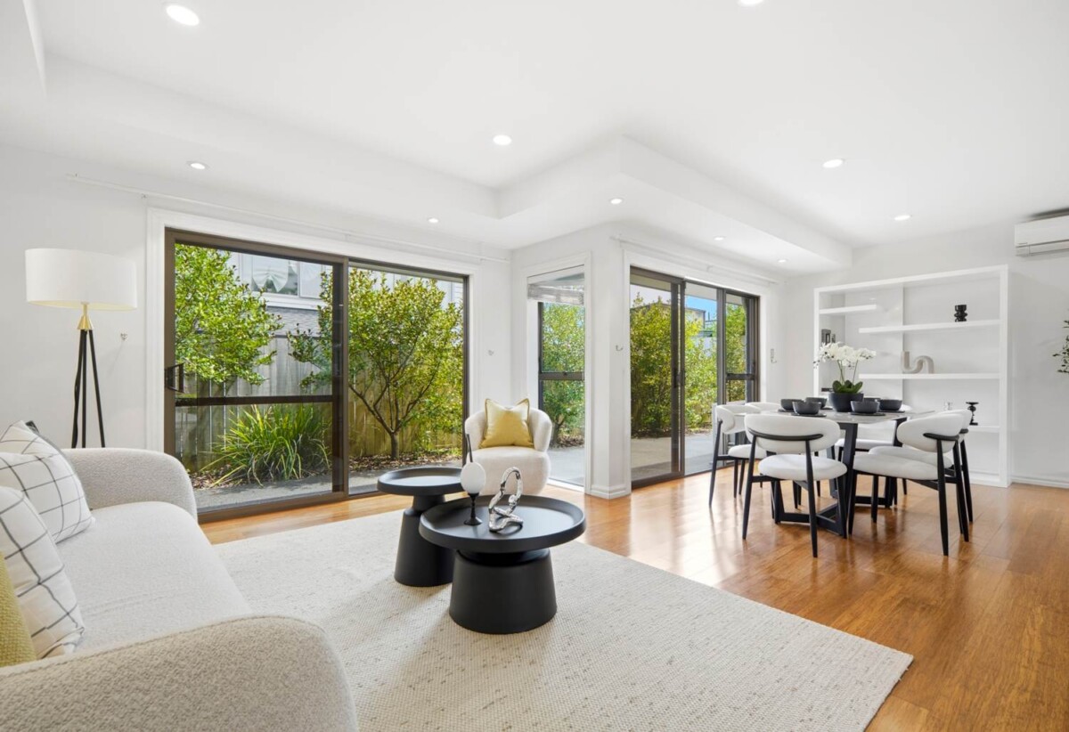 4 beds 2 baths house with 2 sunrooms and double garage on 1074m2 section, 1.4 km to Target Road School, 2.8 km to Albany Junior High School, Albany Junior High School, 8 Albany Highway, Unsworth Heights, Auckland