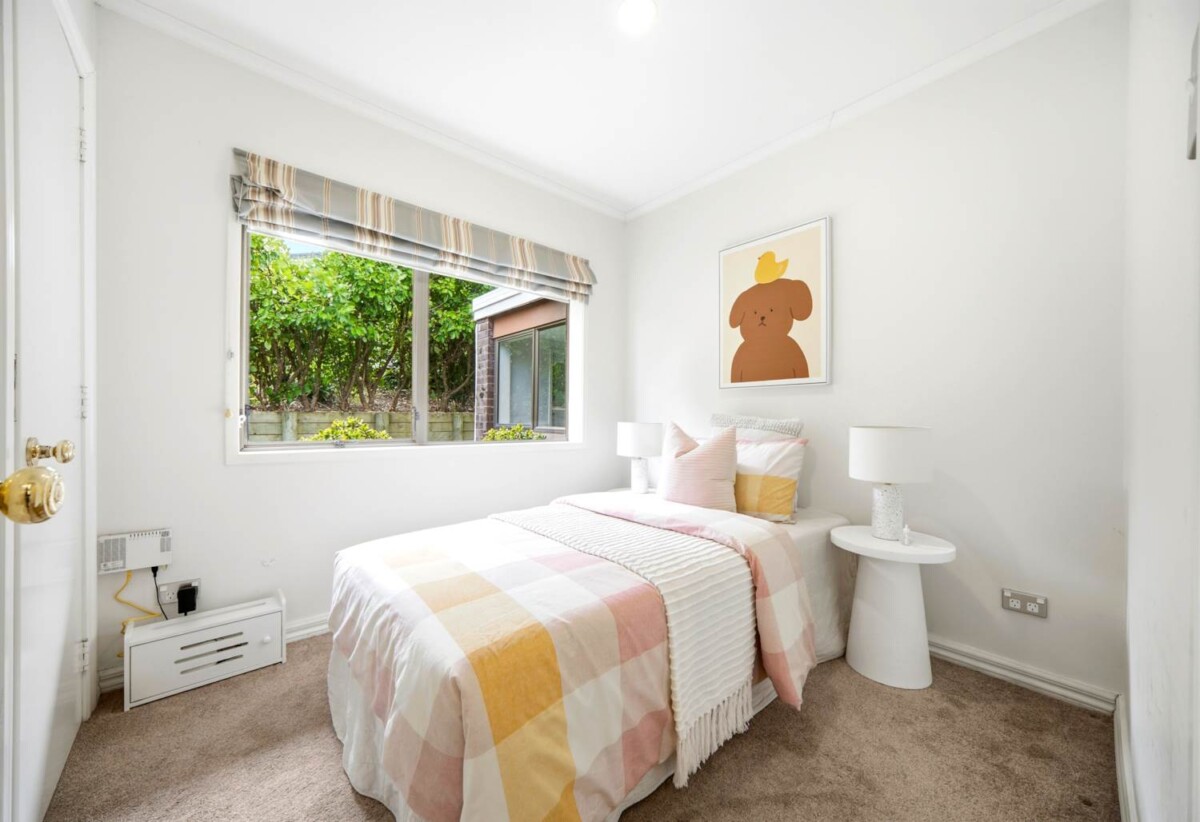 4 beds 2 baths house with 2 sunrooms and double garage on 1074m2 section, 1.4 km to Target Road School, 2.8 km to Albany Junior High School, Albany Junior High School, 8 Albany Highway, Unsworth Heights, Auckland