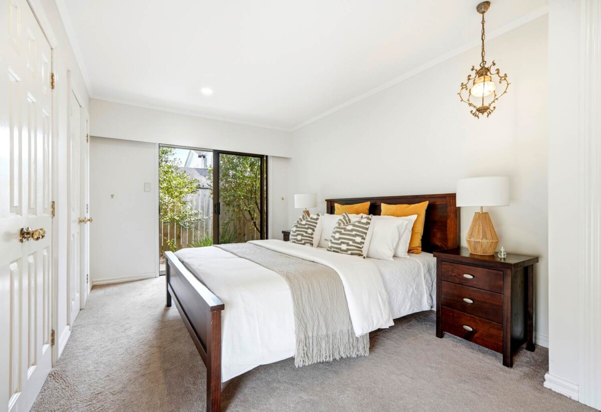 4 beds 2 baths house with 2 sunrooms and double garage on 1074m2 section, 1.4 km to Target Road School, 2.8 km to Albany Junior High School, Albany Junior High School, 8 Albany Highway, Unsworth Heights, Auckland