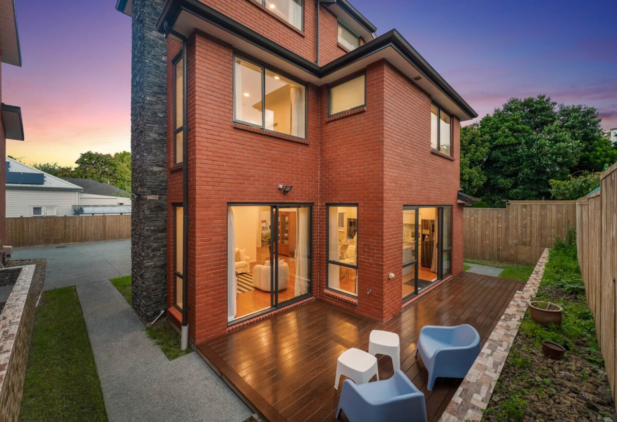 Double Grammar school zone, Brick and tile 5 beds 5.5 baths house with double garage on 412m2 section, 0.4 km to Auckland Normal Intermediate, 1 km to Epsom Girls’ Grammar School, 1.6 km to Auckland Grammar, 104B Ranfurly Road, Epsom, Auckland