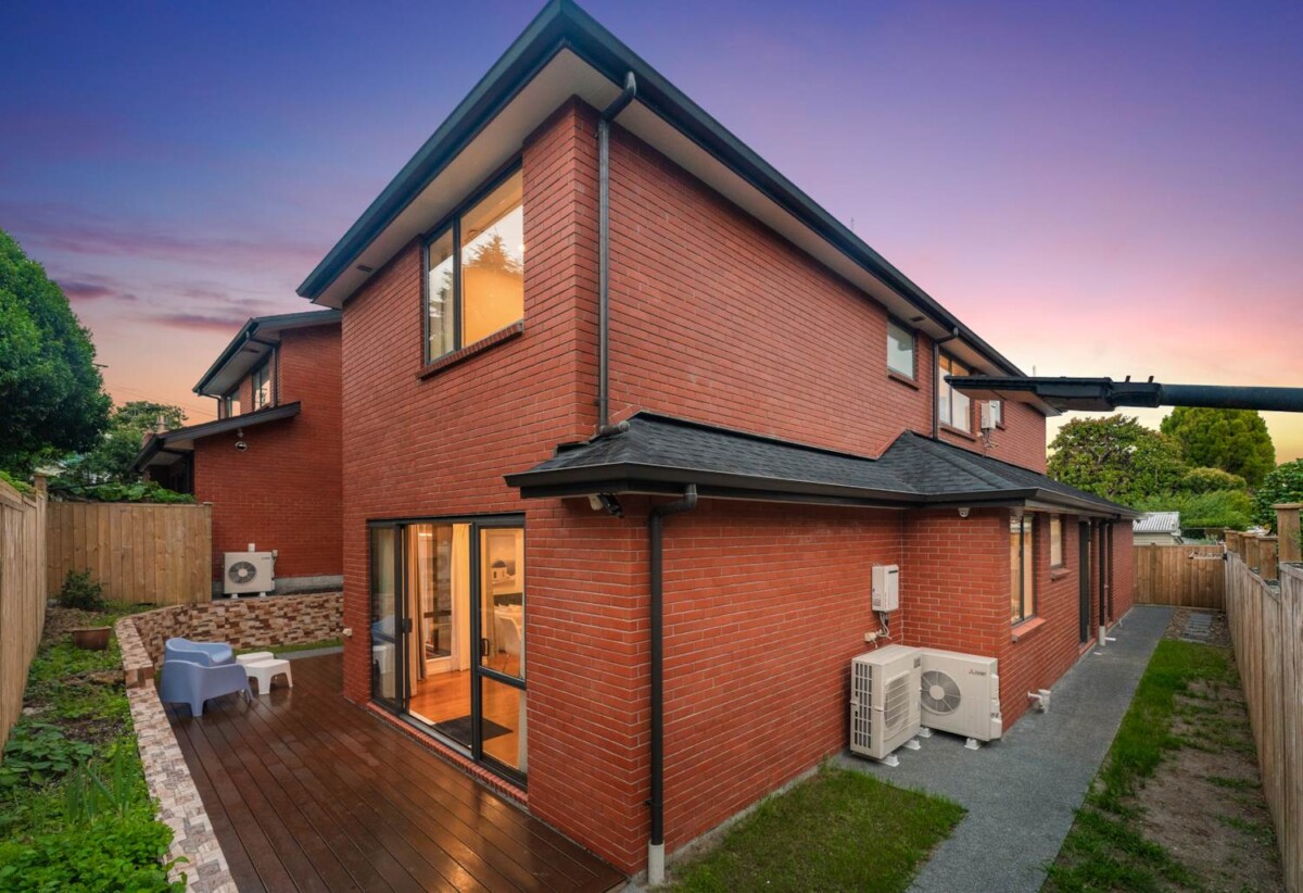 Double Grammar school zone, Brick and tile 5 beds 5.5 baths house with double garage on 412m2 section, 0.4 km to Auckland Normal Intermediate, 1 km to Epsom Girls’ Grammar School, 1.6 km to Auckland Grammar, 104B Ranfurly Road, Epsom, Auckland
