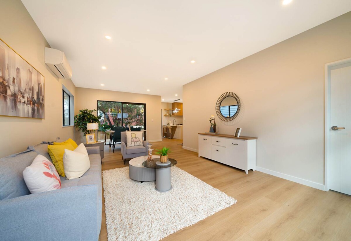 Brandnew standalone 4 beds 2.5 baths home with garage on 189m2 section, close to the train station, New Lynn shopping mall, 0.6 km to Arahoe School, 1.2 km to Green Bay High School, 1.5 km to Glen Eden Intermediate, 141C Seabrook Avenue, New Lynn, Auckland